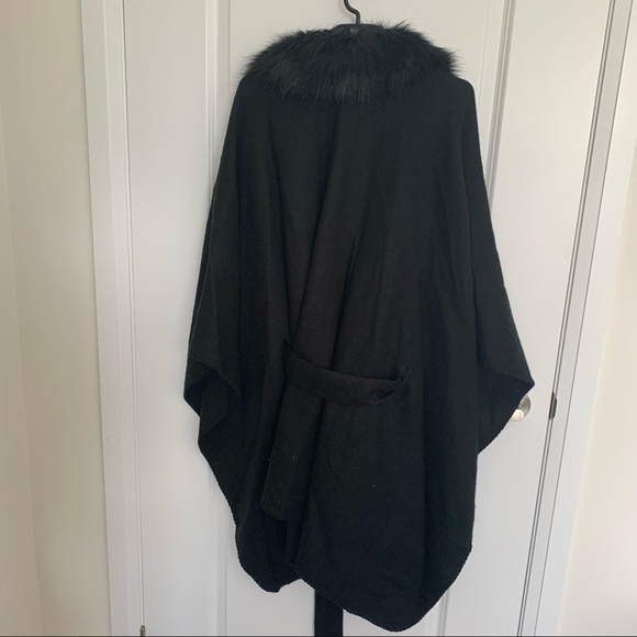 Torrid Faux Fur Collar Ruana - One Size - Picture 9 of 10